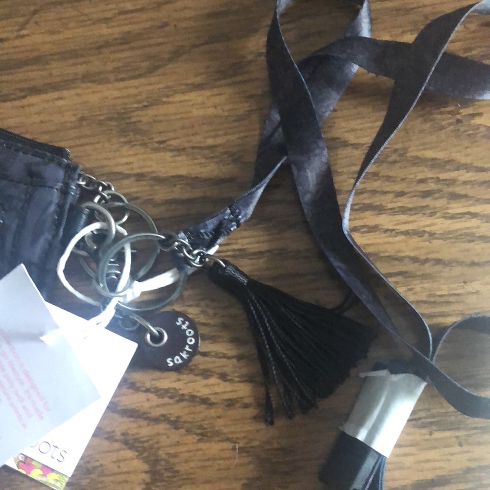 Sakroots mini wallet with crossbody strap - Picture 5 of 8